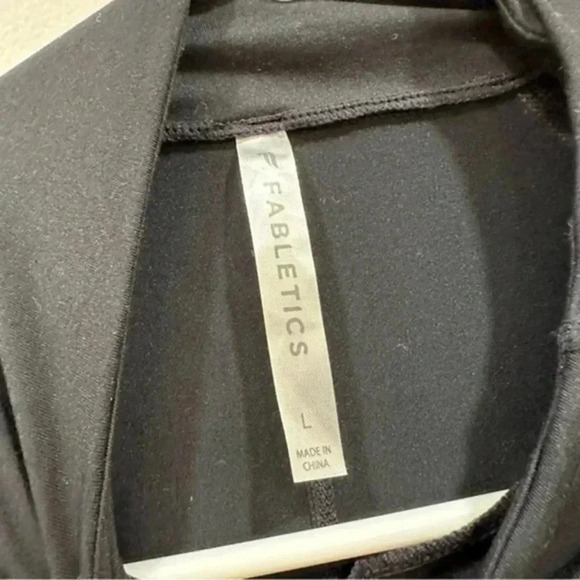 🍁 Fabletics black Phoenix Long-Sleeve Top Large - Picture 8 of 13